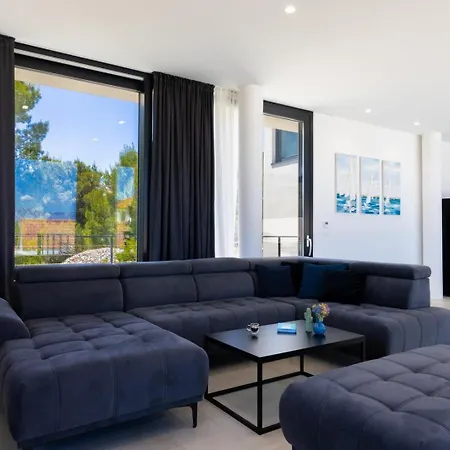 Villa Beautifull Adriatis With Pool In Brac Sutivan