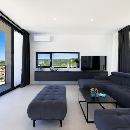 Villa Beautifull Adriatis With Pool In Brac