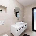 Beautifull Adriatis With Pool In Brac Villa Sutivan